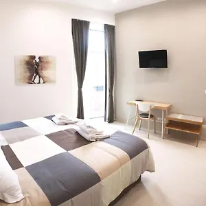 Apartman Dante, Catania-Fontanarossai nemzetközi repülőtér